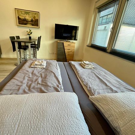 Neu Schwarzwald Zimmer Am Schloessle Goldstadt Pforzheim Kültér fotó
