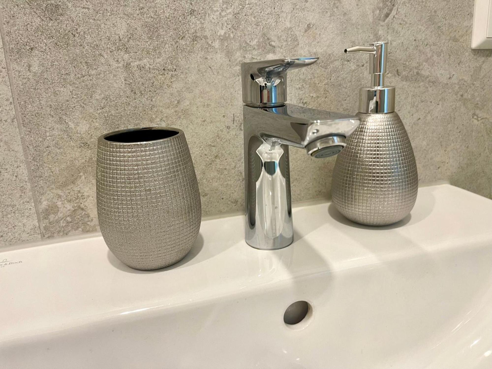 Neu Schwarzwald Zimmer Am Schloessle Goldstadt Pforzheim Kültér fotó